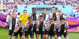 Bocca “tappata”, i giocatori della Germania contro la Fifa