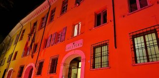 Giornata contro la violenza sulle donne, la facciata della Questura si colora di arancione