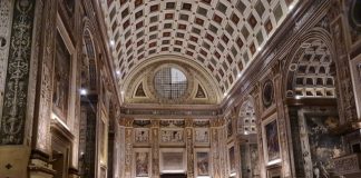 Paura in S.Andrea: corista si accascia al suolo durante il concerto trascinando dei colleghi. Due medici lo soccorrono, poi il trasporto al Poma