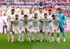 Qatar 2022, il regime si fa sentire: i giocatori dell’Iran cantano l’inno