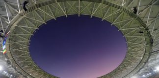 Qatar 2022, migliaia di operai immigrati in condizioni insalubri