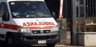 Incidente sul lavoro, operaio muore travolto da tubi nel torinese