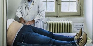 Visite a lume di candela dal medico di famiglia, protesta contro caro energia