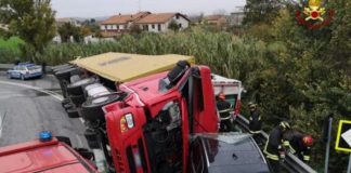 Ancona, tir schiaccia ambulanza: due morti