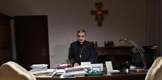 Vaticano, cardinale Becciu indagato per associazione a delinquere