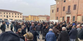 Folla per i funerali di Micaela Azzoni: “Ci guarda dall’alto, sarà sempre con noi”