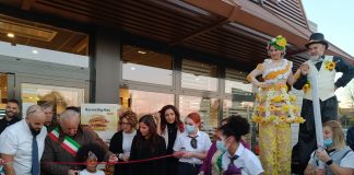 Asola, inaugurato il McDonald’s. Taglio del nastro col sindaco Busi