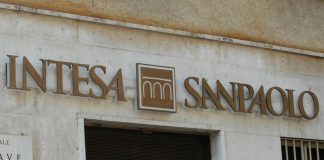 Intesa Sanpaolo, utile di 3,28 miliardi dopo rettifiche su Russia