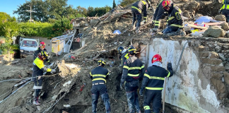 Frana Ischia, si continua a scavare ma divampano le polemiche
