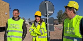 A Valdaro si caricano le caldaie destinate alla Turchia per l’estrazione di gas