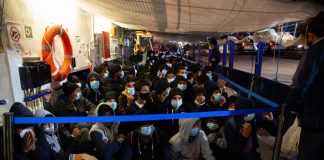 Migranti, l’opposizione attacca: “Scelte illegittime. Piantedosi riferisca in Aula”