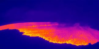 Hawaii, erutta il vulcano attivo più grande del mondo