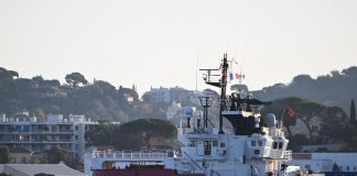Migranti, Ocean Viking è arrivata a Tolone