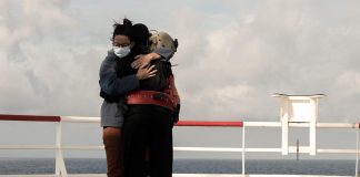 Migranti, sindaco Porto Torres: “Insulti e minacce per ospitalità offerta a Ocean Viking”
