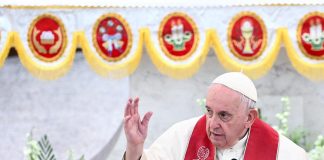 Papa, ultimo giorno in Bahrein: “No a divisioni del mondo e differenze etniche”