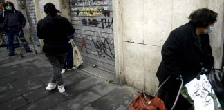 Povertà, Istat: in 2022 lieve calo diseguaglianze grazie a politiche famiglia
