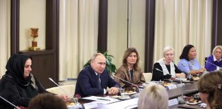 Ucraina, Putin alle madri dei soldati al fronte: “Nessun rimpianto”