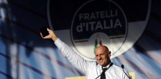 Fratelli d’Italia, Rampelli: “Almirante adesso sta sorridendo”