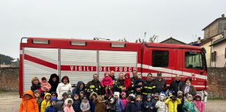 “Da grande farò il pompiere”: i bambini della scuola dell’infanzia di Sabbioneta incontrano i vigili del fuoco