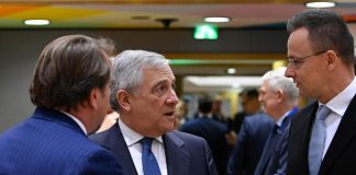 Migranti e Ong, Tajani: “Un conto è soccorso, un altro l’appuntamento in mare”