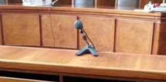 Covid, lavoratrice no vax sospesa a L’Aquila: azienda condannata