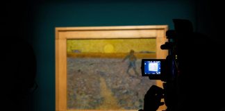 Roma, ambientalisti imbrattano quadro di Van Gogh