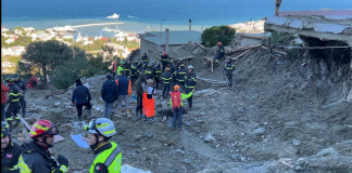 Ischia, Vigili del fuoco al lavoro anche stanotte per cercare i dispersi