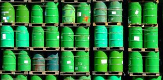 Ucraina, Ue fissa price cap a 60 dollari per il petrolio russo