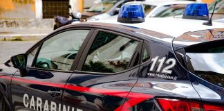 Un 18enne ai domiciliari per spaccio di droga. In casa gli trovano hashish cocaina e 13mila euro in contanti