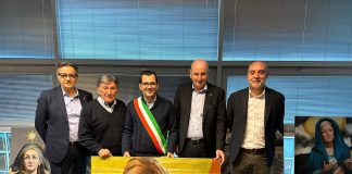 Le cinque tele dei madonnari vincitori a Grazie donate al Caem. “Andranno in beneficenza” Le cinque tele dei madonnari vincitori a Grazie donate al Caem. "Presto andranno in beneficenza"