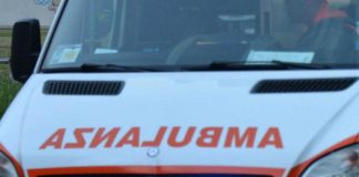 Curtatone, auto finisce contro il muretto e si ribalta: morta 84enne