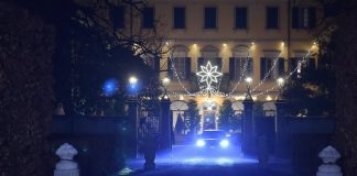 Natale in famiglia per Berlusconi, ‘renne’ ad Arcore e quadri in dono a parlamentari