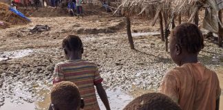 Farmaceutica, dipendenti Jazz preparano migliaia di pasti per bimbi Zimbabwe