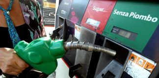 Carburanti, prezzi benzina e diesel ancora in calo oggi