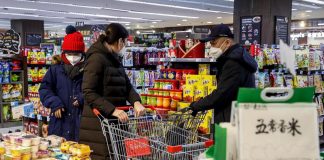 Covid Cina, niente più test negativo per ufficio e supermercati