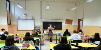 Scuola, stop ai cellulari in classe: inviata circolare a istituti