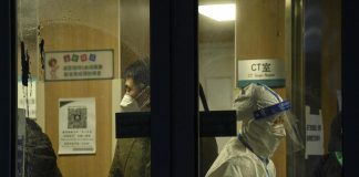 Covid Cina oggi, verso stop quarantena per viaggiatori in arrivo