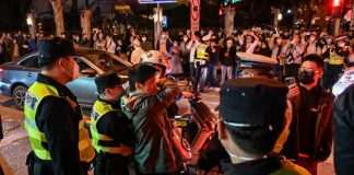 Covid Cina oggi, polizia usa dati cellulari per rintracciare manifestanti