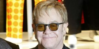 Elton John esce da Twitter: “Mi rattrista la disinformazione che fa”