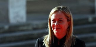 Ucraina, Meloni al G7: “Avanti con le sanzioni contro la Russia”