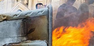Proteste Iran, sospesa esecuzione terzo manifestante condannato a morte