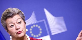 Migranti, commissaria Ue: “Maggioranza richiedenti asilo arriva in aereo”