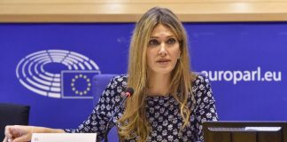 Qatargate, media: “Kaili confessa, Panzeri accusa Tarabella”