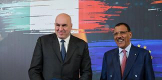 Migranti, presidente Niger: ‘C’è nesso tra traffico uomini, droga e armi, li combattiamo in Sahel’