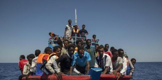 Migranti, barcone sugli scogli a Lesbo: muore un bimbo