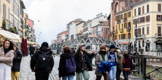 Covid Italia, aumentano Rt e ricoveri: incidenza stabile
