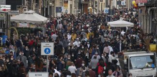 Covid, Ema: “Ci dovremo rivaccinare ogni anno come per influenza”
