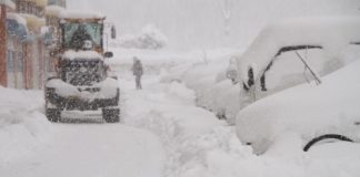 Usa sommersi dalla neve, almeno 50 morti nella bufera di Natale