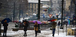 Maltempo, pioggia e forti venti su Toscana e Lazio. Neve a Torino