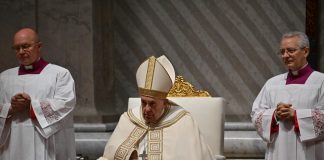 Benedetto XVI, l’omaggio del Papa: “Persona nobile e gentile”